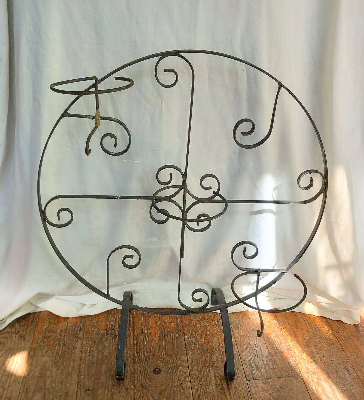 Vintage round black scrolled metal wrought iron 3 hole plant stand 24"