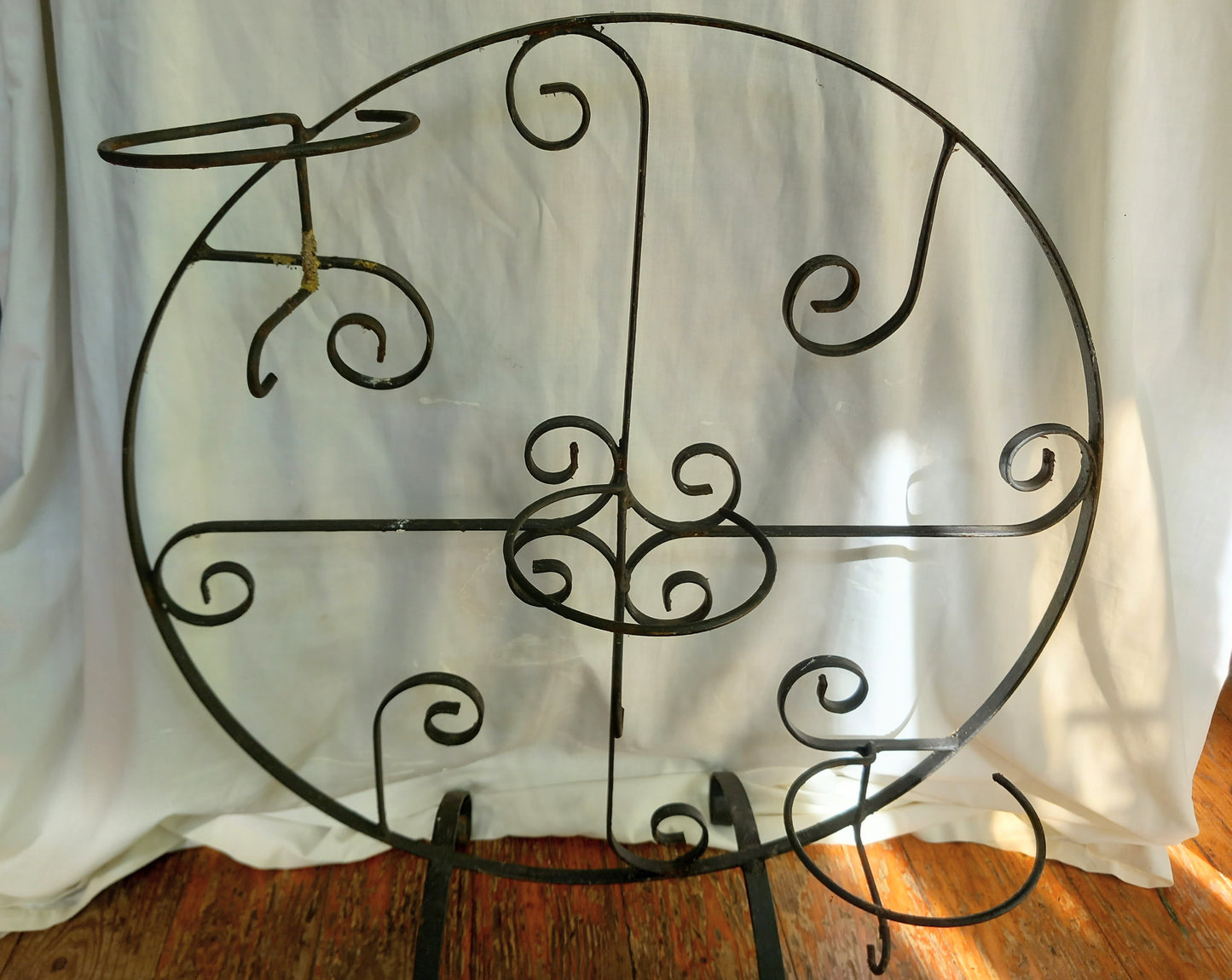 Vintage round black scrolled metal wrought iron 3 hole plant stand 24"