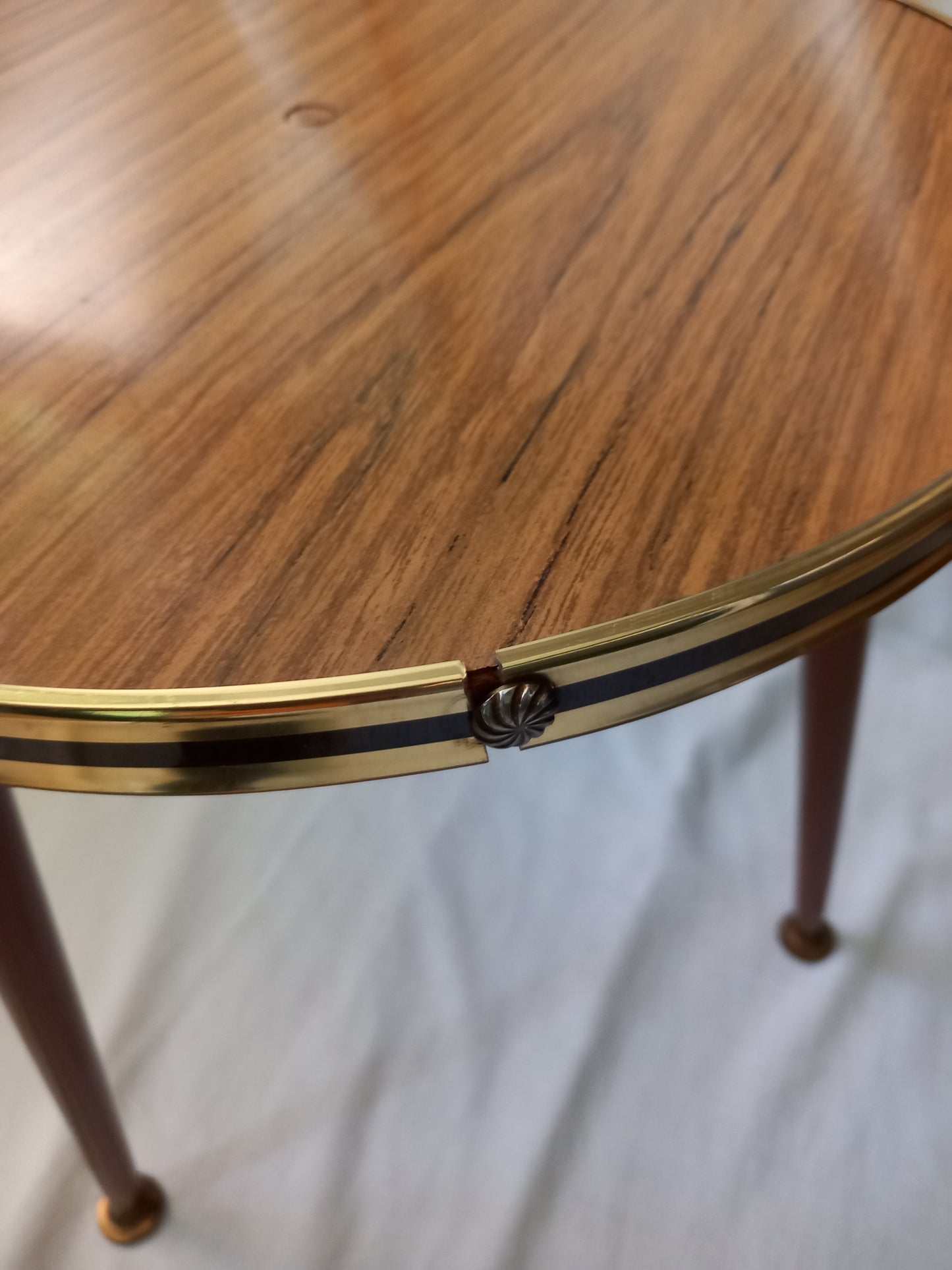 Vintage Mid Century Round Coffee Side Table Plant Stand With Tapered Legs