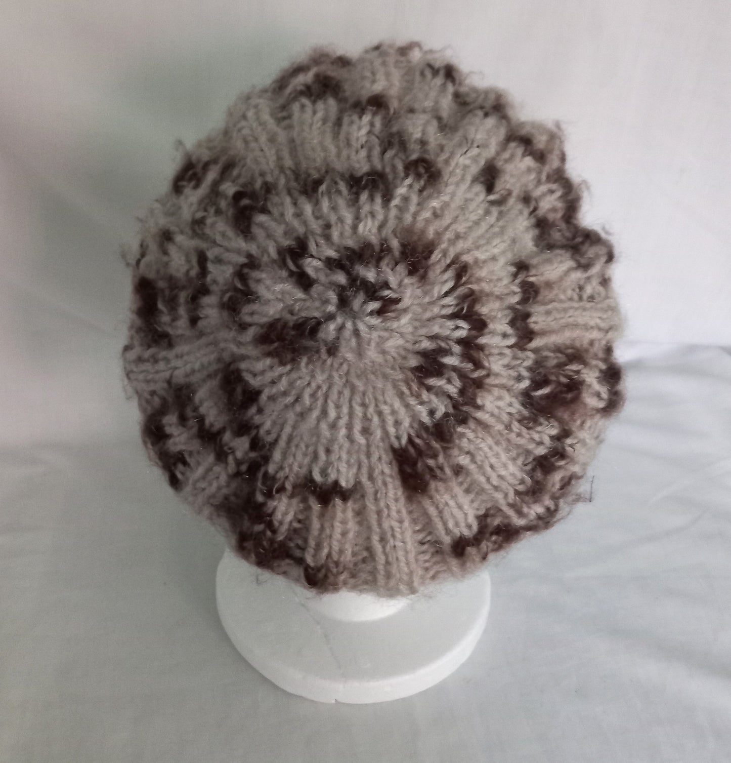 Vintage knitted beret hat in two tone brown wool