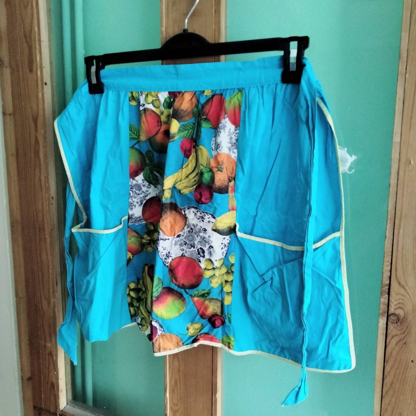 C1970s Conquest turquoise blue and fruit & plate print apron