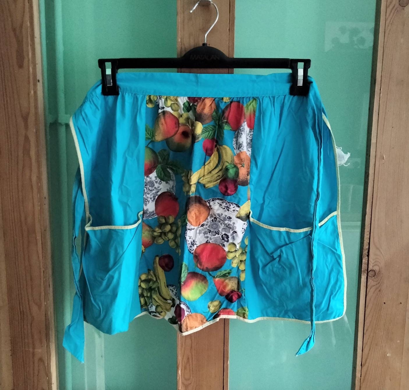 C1970s Conquest turquoise blue and fruit & plate print apron