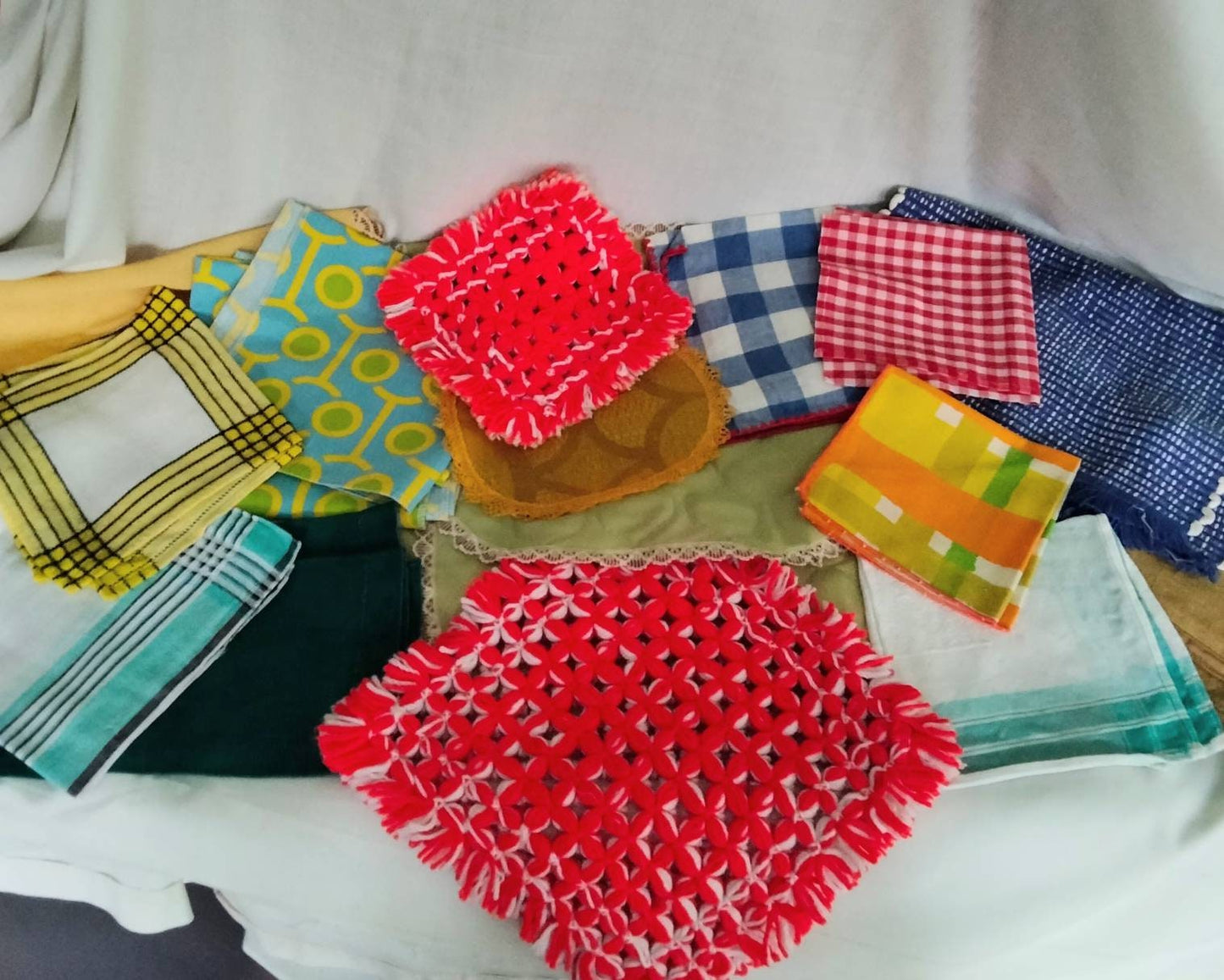 Lot of 19 mid century colourful tray cloths, mats & doilies