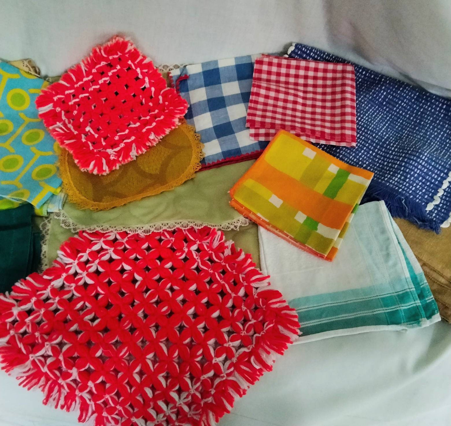 Lot of 19 mid century colourful tray cloths, mats & doilies