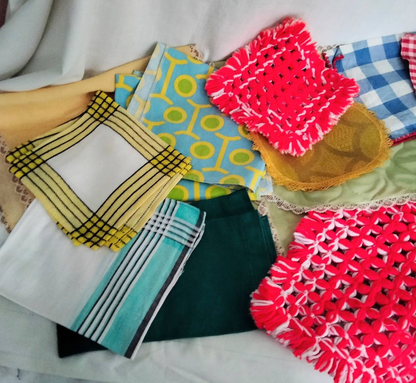 Lot of 19 mid century colourful tray cloths, mats & doilies