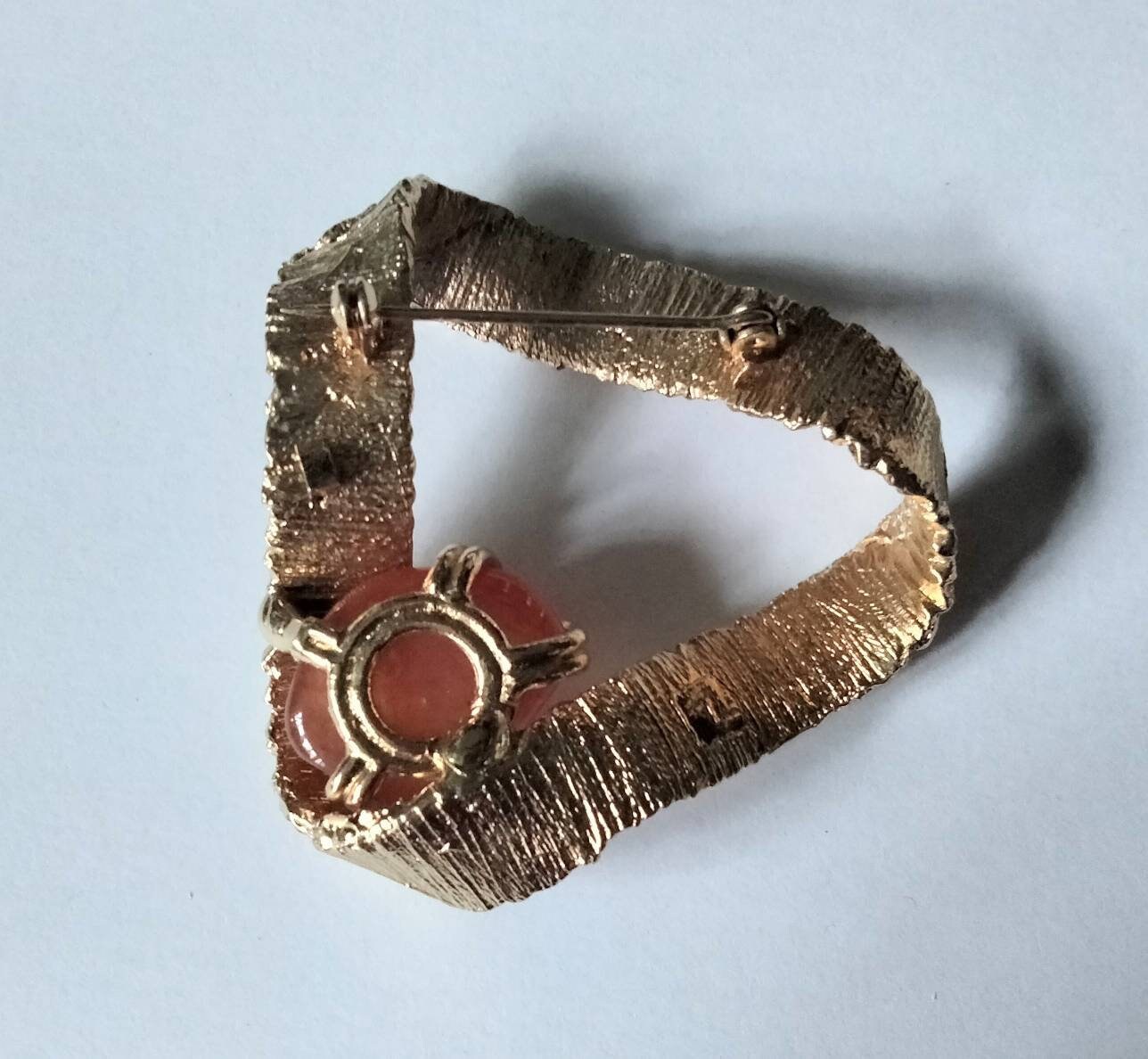 Mid century goldtone bark textured modernist style orange carnelian semi precious stone brooch