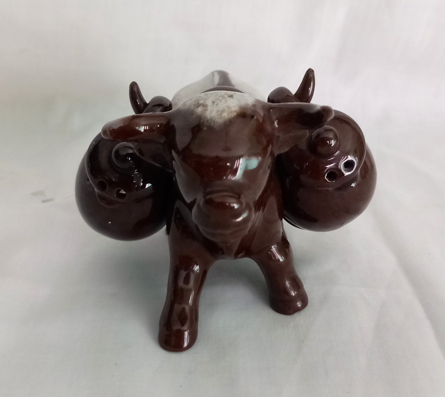 1980s brown & white mottled glaze cow design salt and pepper cruet set