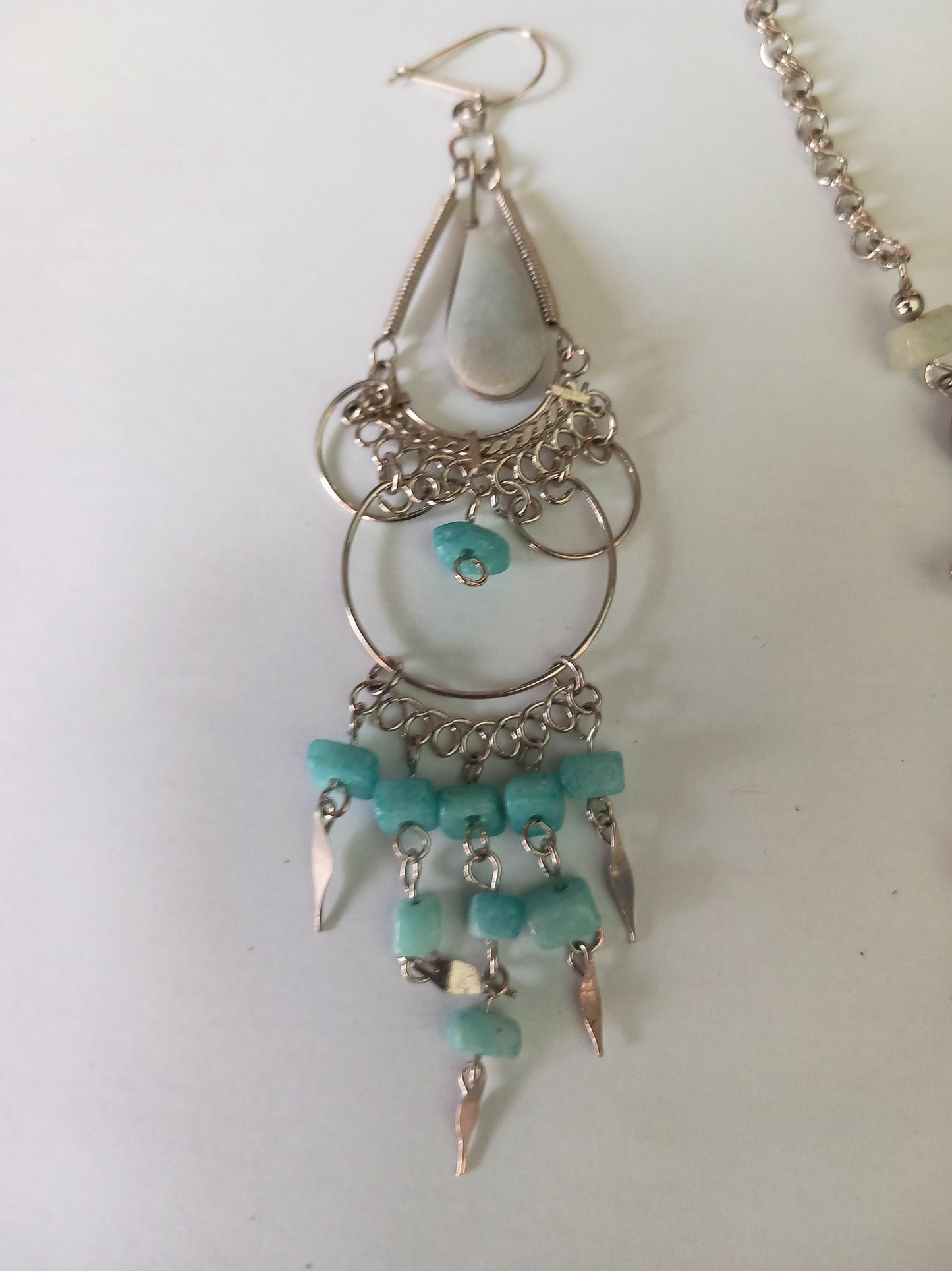 Silvertone Indian Wire and Blue Semi Precious Stone Chip Necklace & Earrings Set