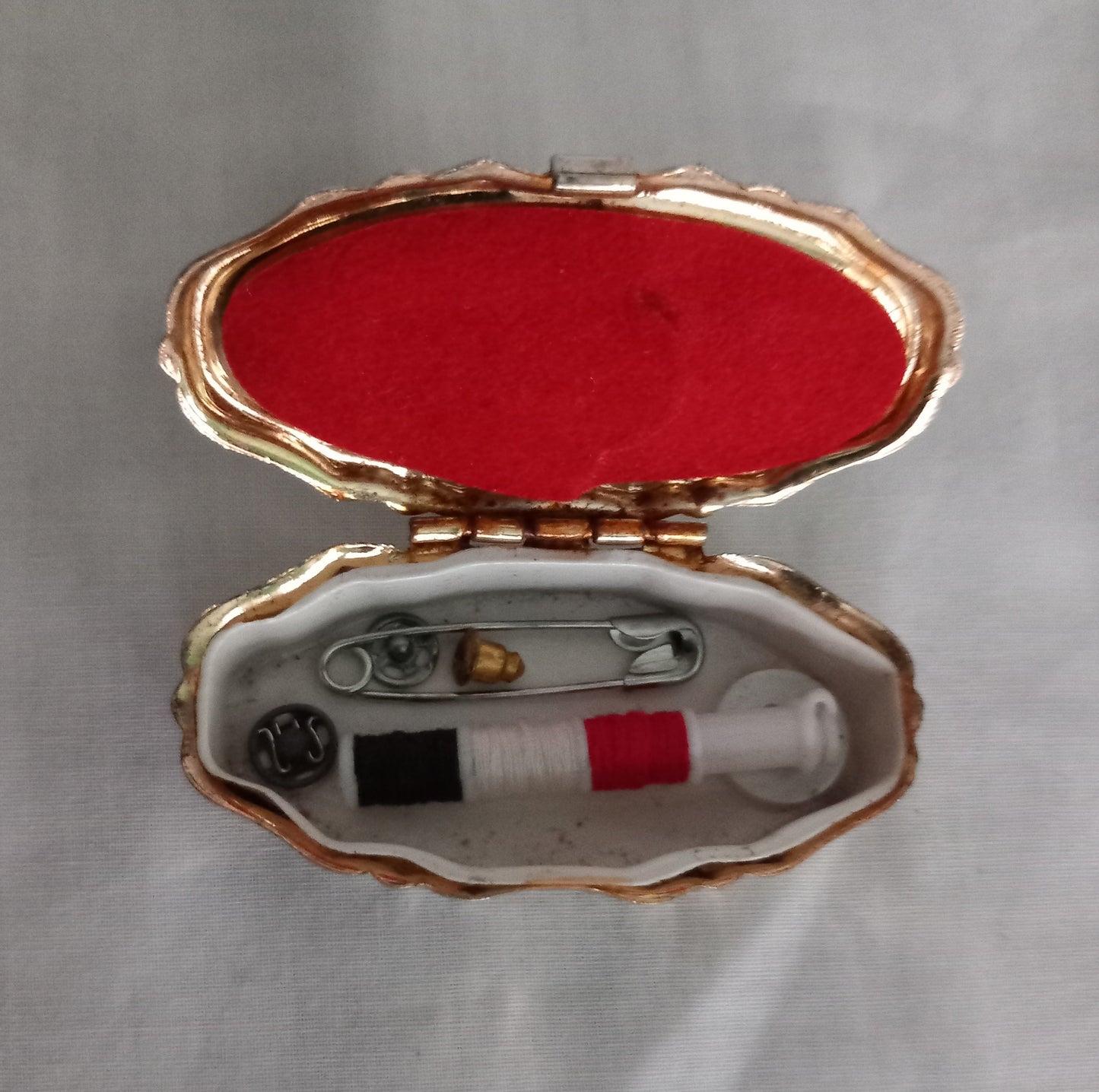 Mid Century Goldtone Pill Pot Sewing Kit With Pink, Blue & Yellow Flower Design