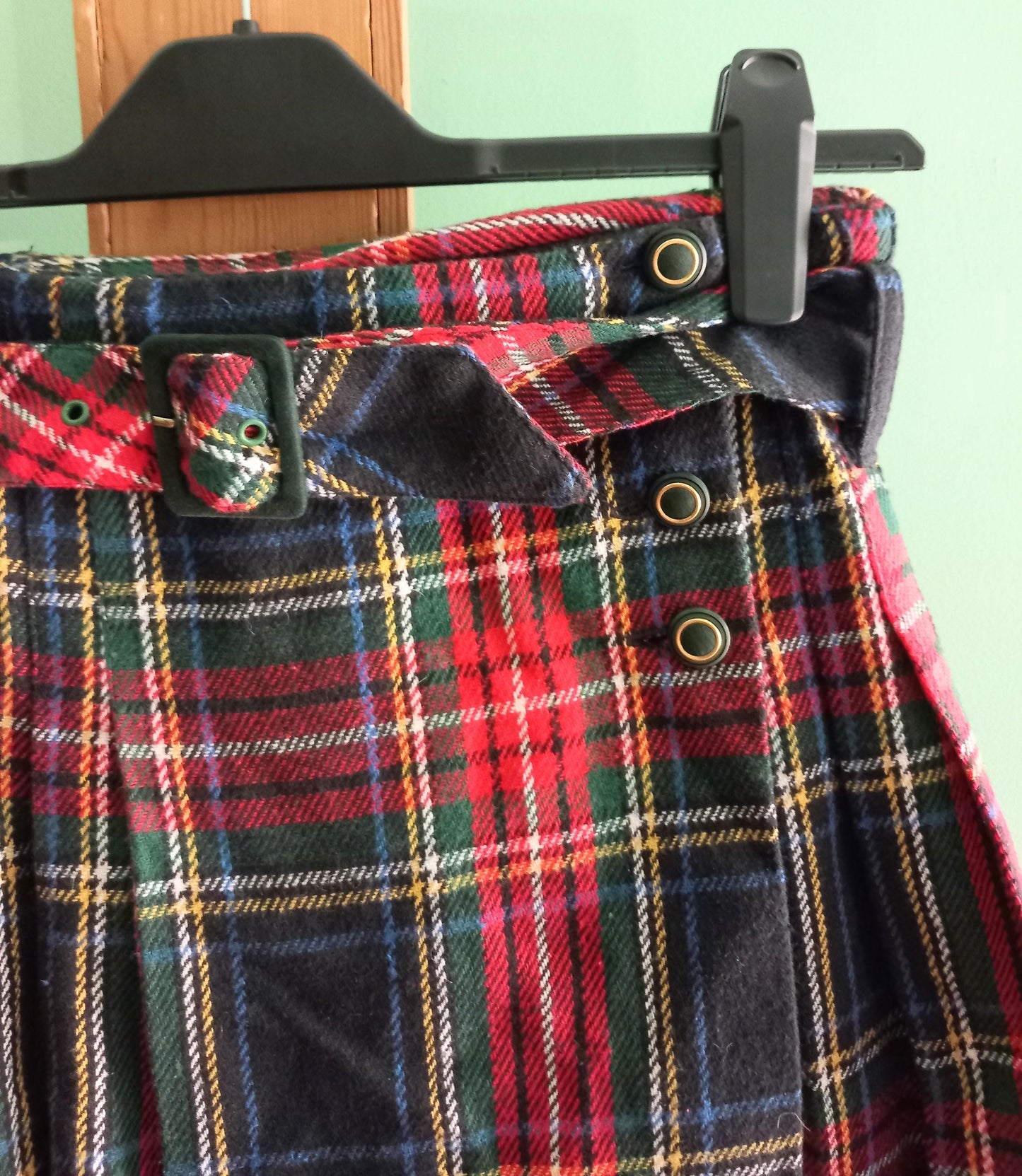 1980s Red & Green Tartan Plaid Pleated Flat Front Kilt Mini Skirt 10 12