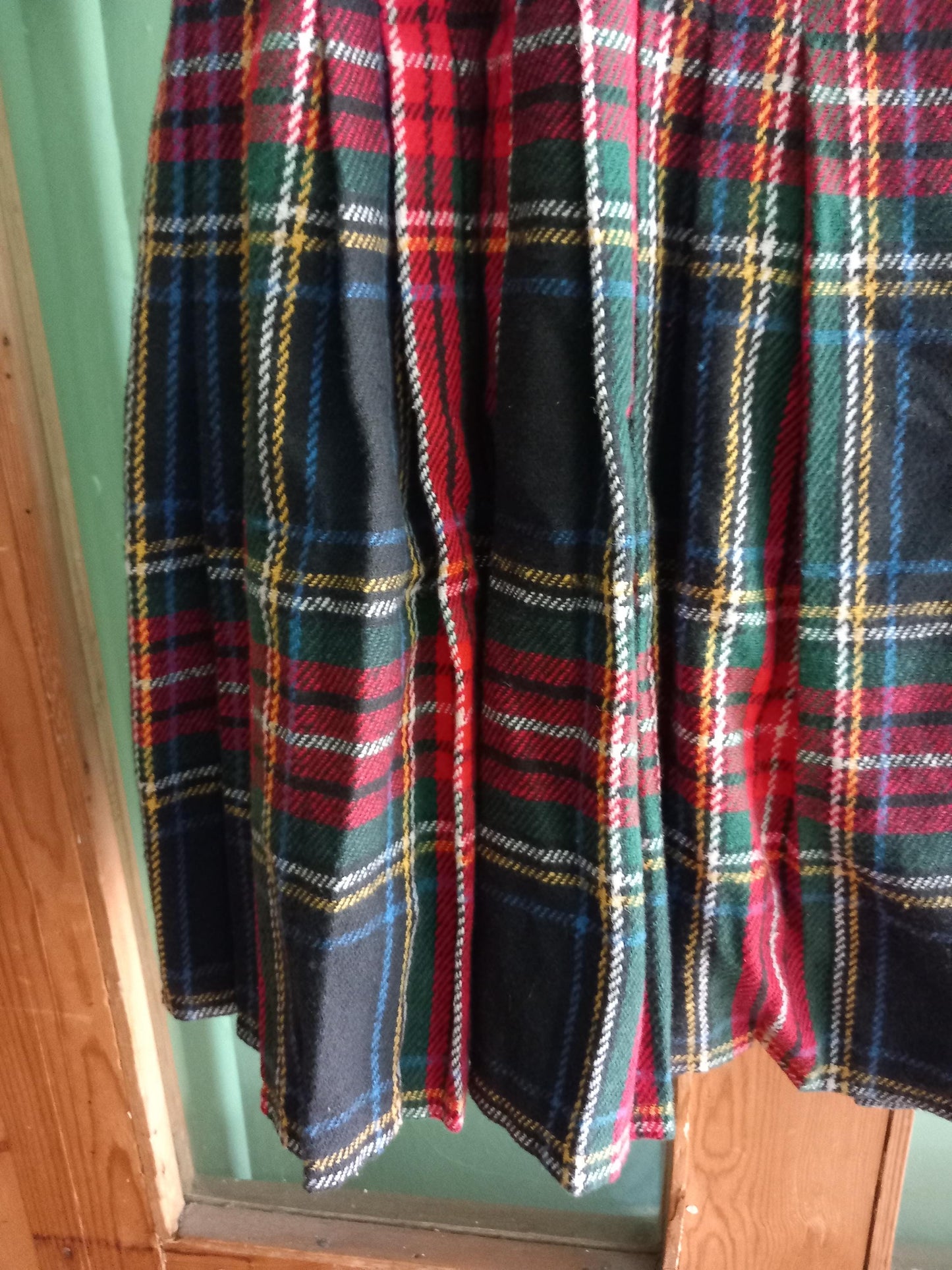 1980s Red & Green Tartan Plaid Pleated Flat Front Kilt Mini Skirt 10 12