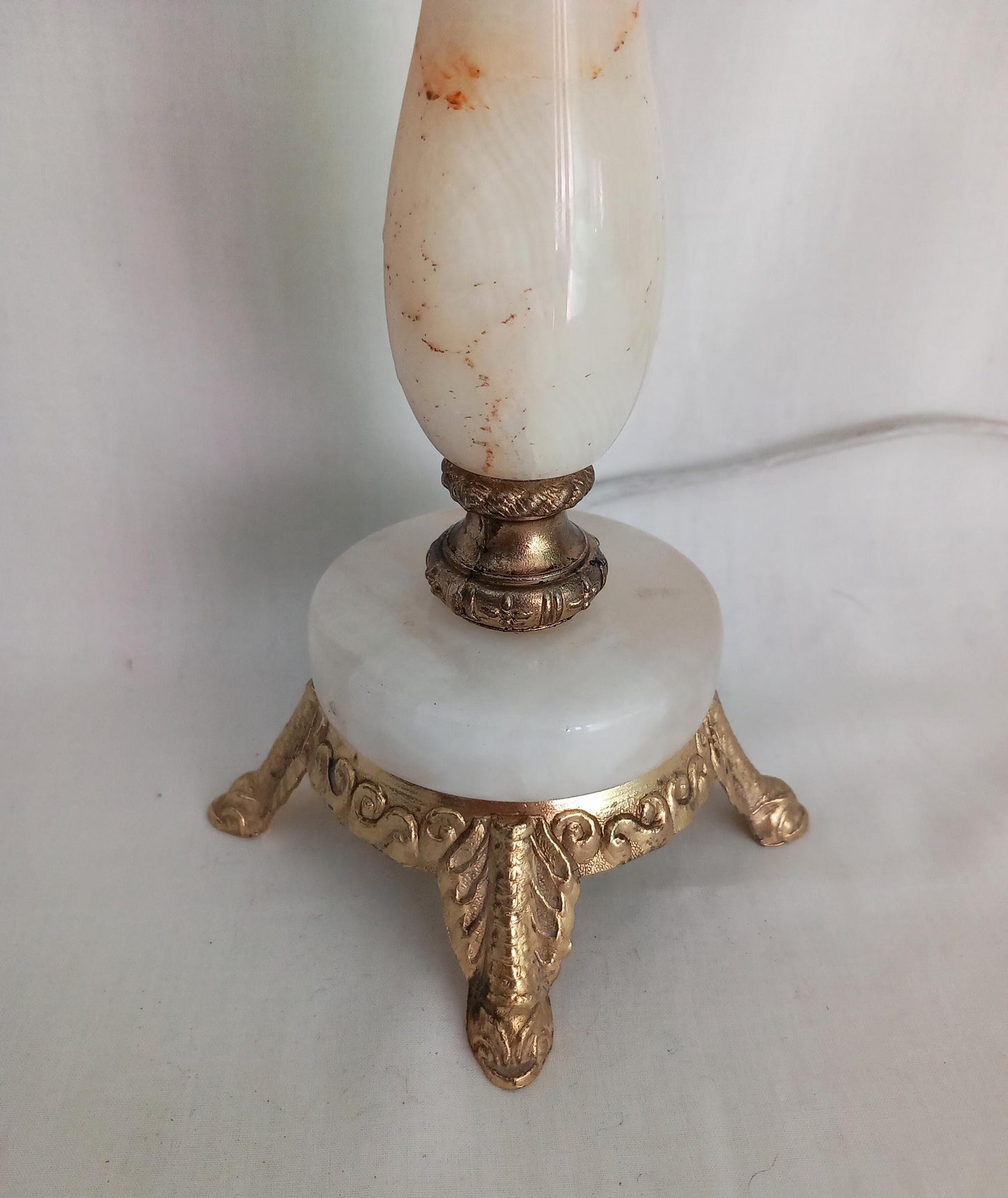 1970s Yellow Onyx & Brass Rococo Style Table Lamp With Fish Shaped Feet