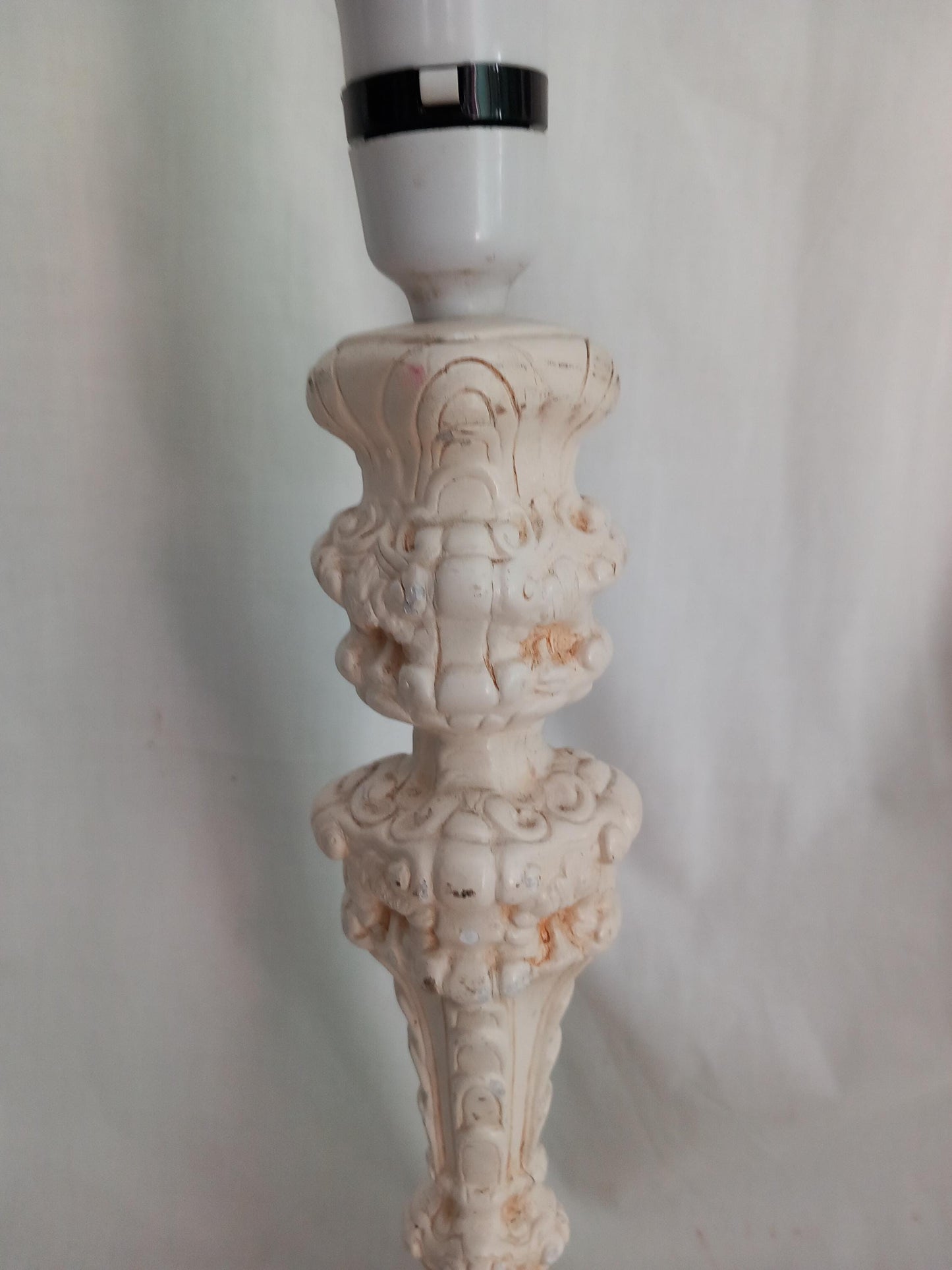 1970s white plaster Rococo style table lamp