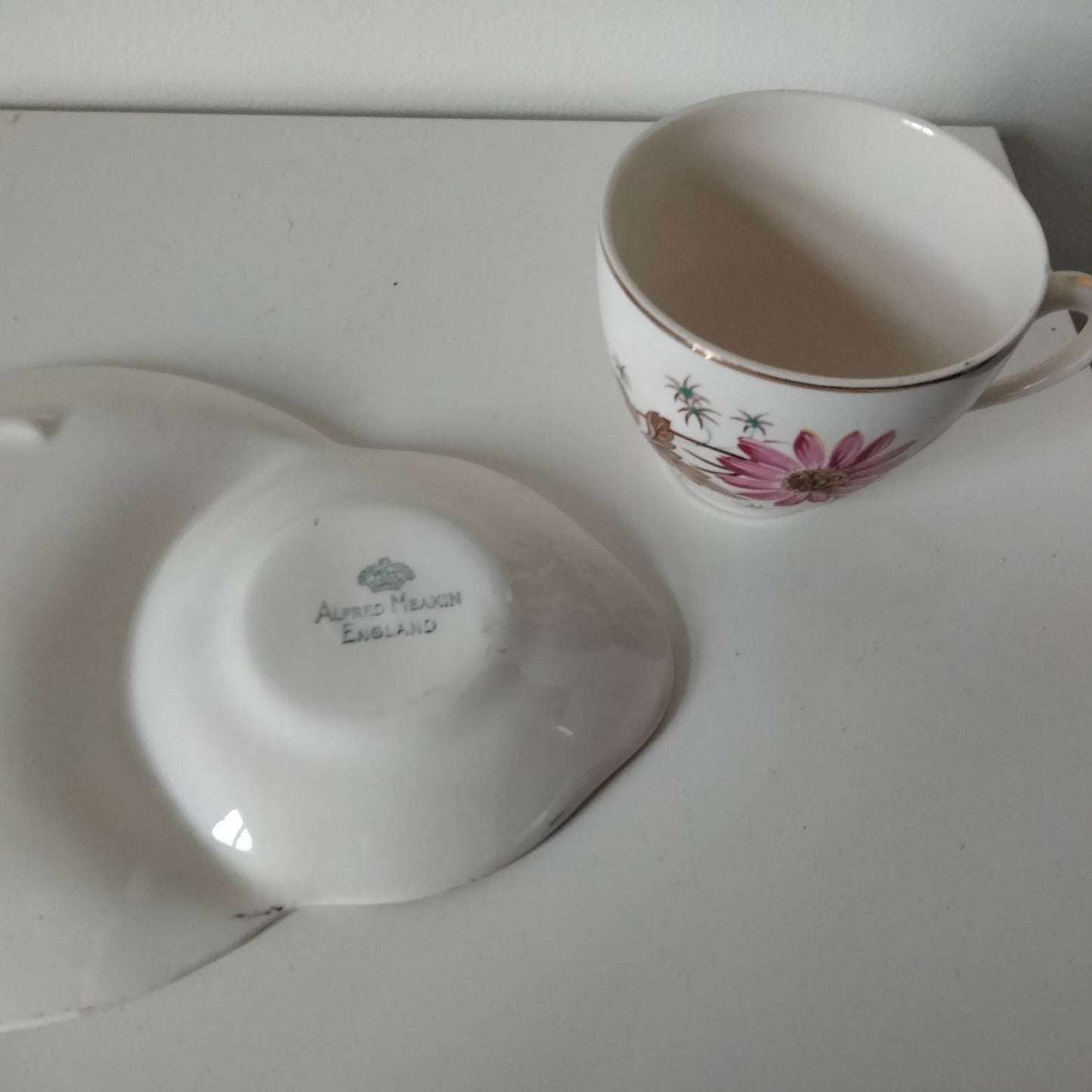 1950s Alfred Meakin cup on combined plate & saucer tennis set with pink flower design