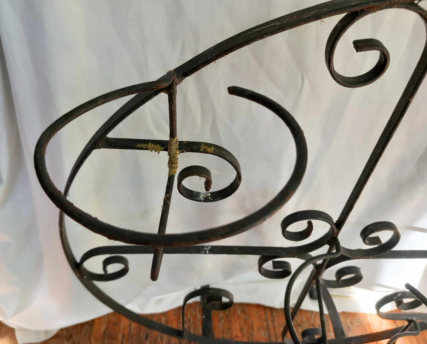 Vintage round black scrolled metal wrought iron 3 hole plant stand 24"