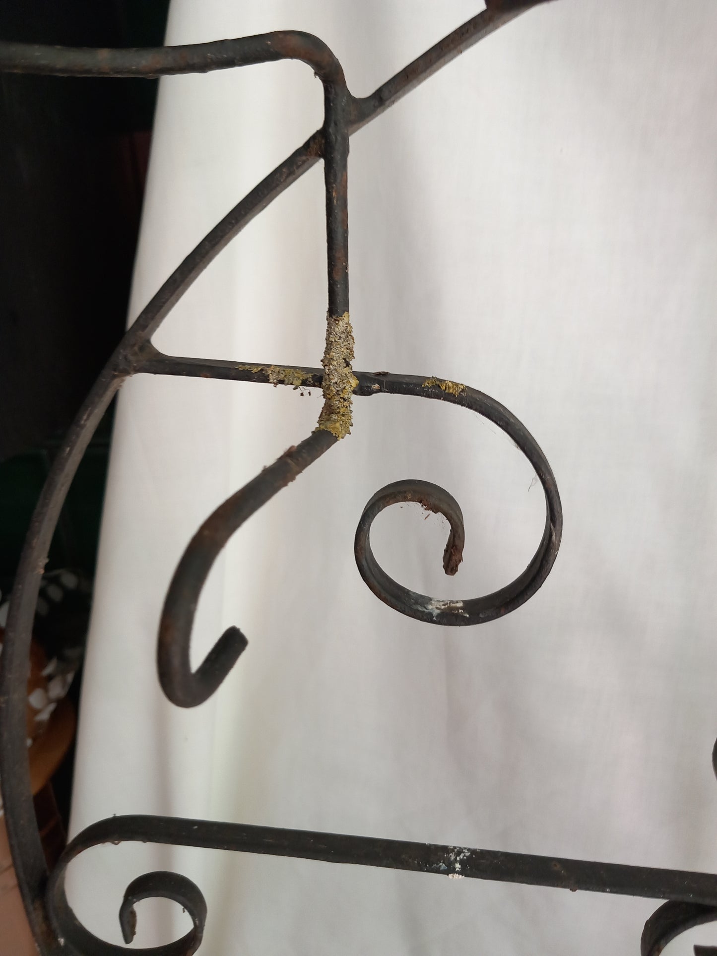 Vintage round black scrolled metal wrought iron 3 hole plant stand 24"
