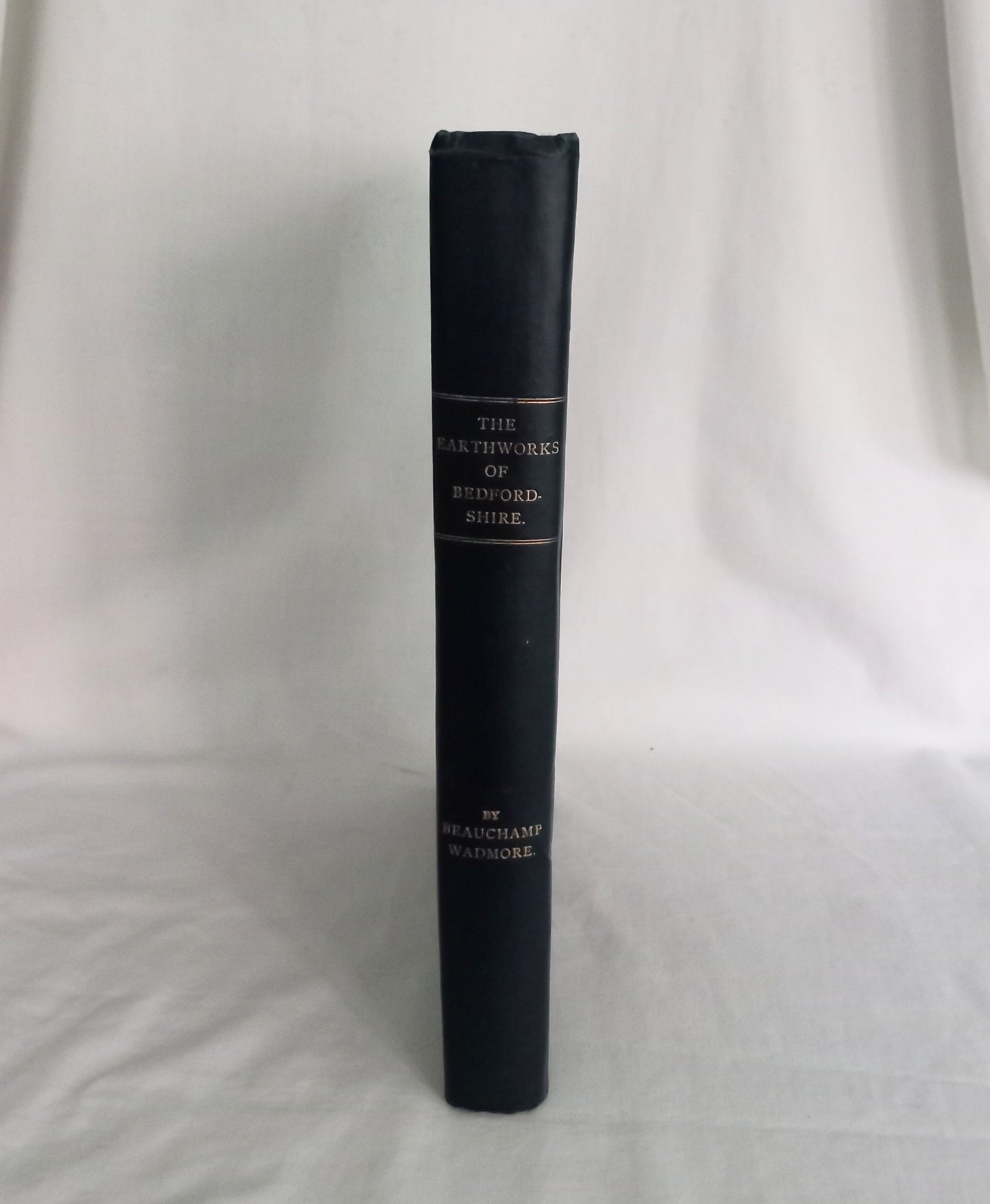 Rare book Earthworks Of Bedfordshire by Beauchamp Wadmore 1920 Illustrated