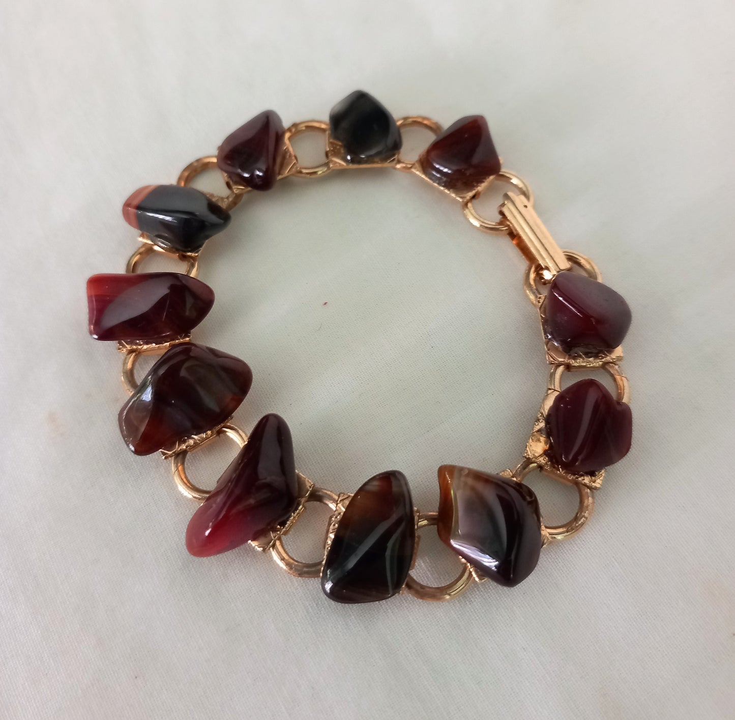 1970s goldtone link & red agate semi precious stone bracelet