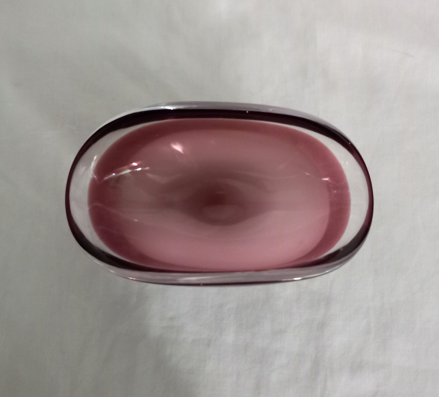Flygsfors Glass purple and white Coquille dish by Paul Kedelv