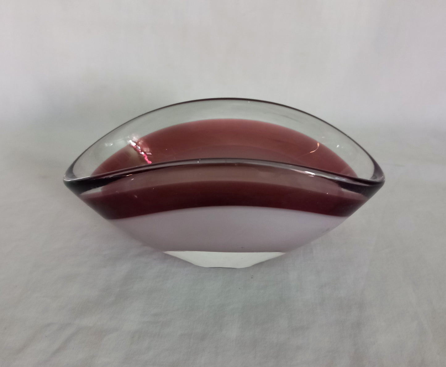 Flygsfors Glass purple and white Coquille dish by Paul Kedelv