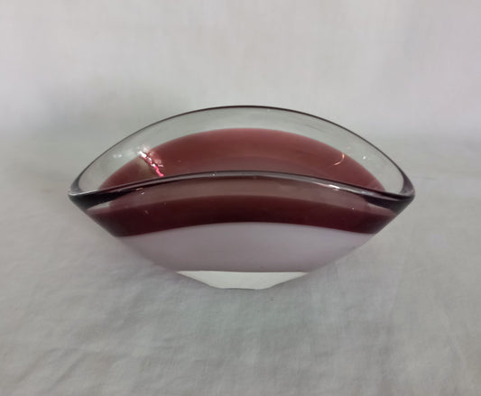 Flygsfors Glass purple and white Coquille dish by Paul Kedelv