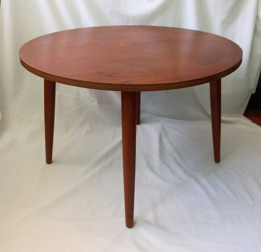 Mid Century real wood round coffee table with tapered legs