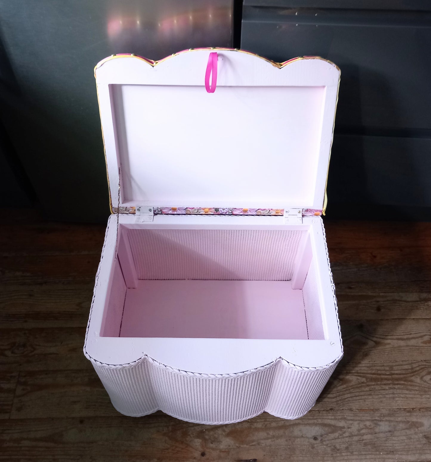 Vintage Lloyd Loom Style Stool Ottomon Laundry Basket Storage Seat Pink Floral