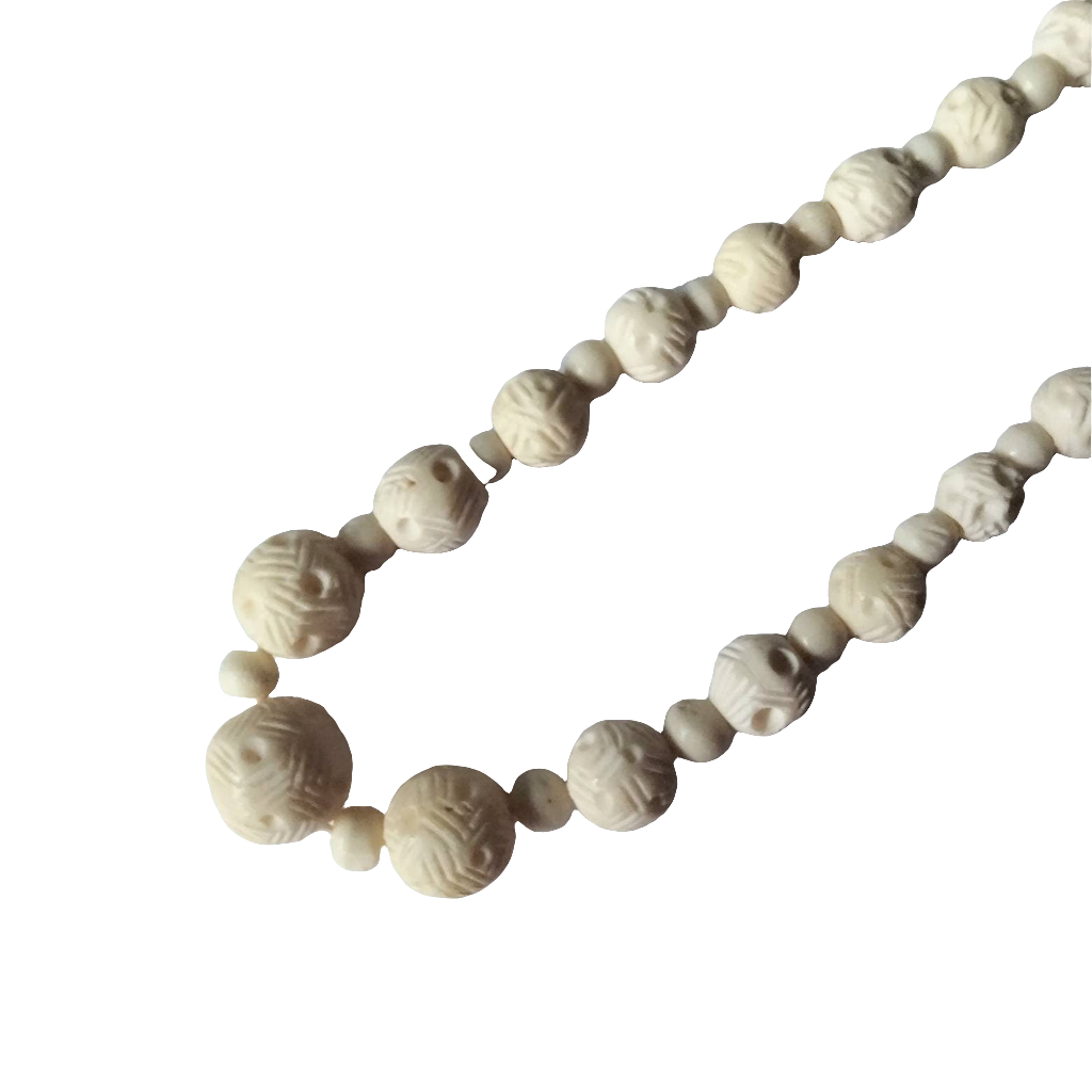 Vintage white hand carved bovine bone graduated bead necklace