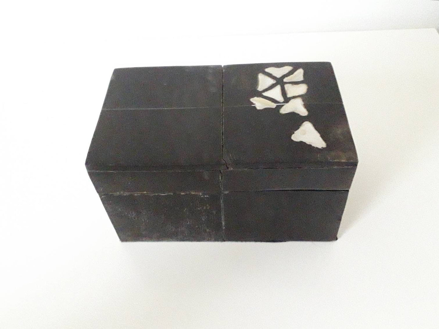Black horn & mother of pearl detail small trinket box
