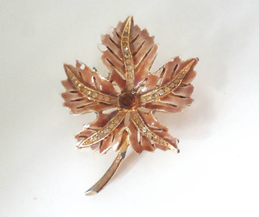 1950s goldtone and brown enamelled and clear and brown rhinestone maple leaf brooch