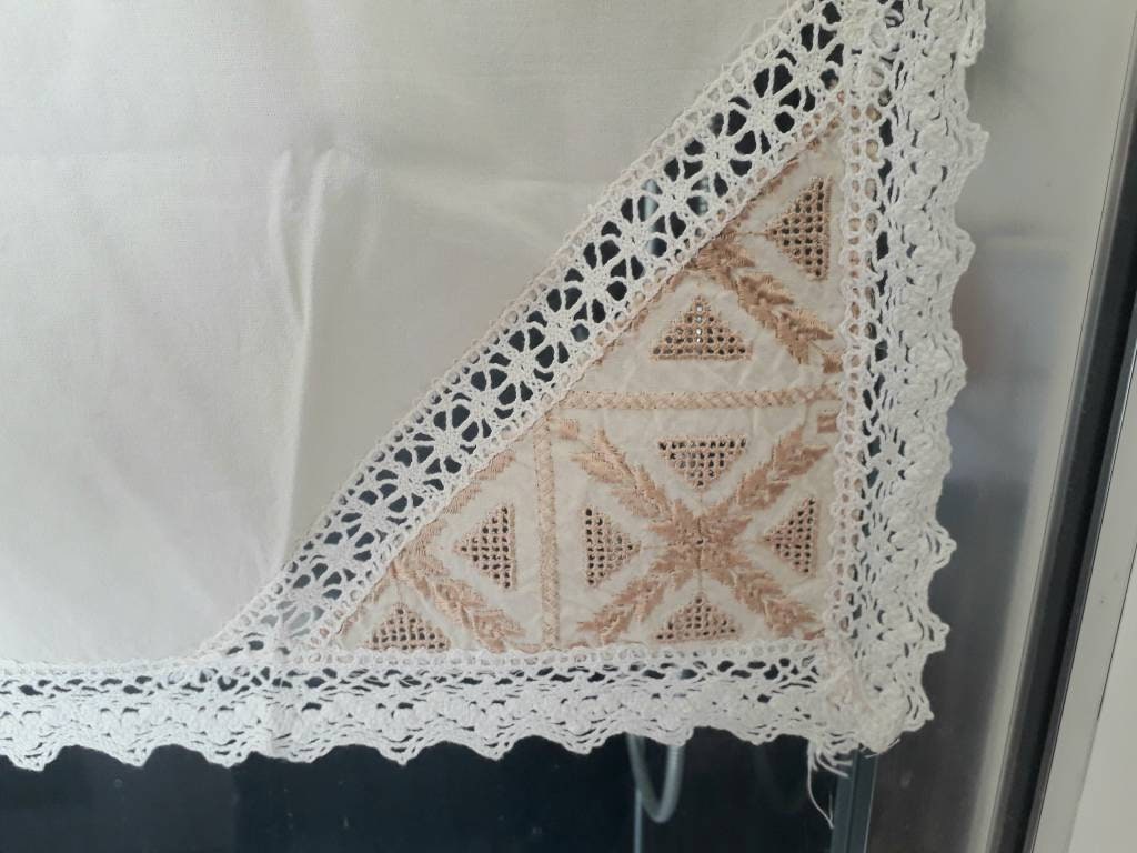 Edwardian hand made tablecloth in cream cotton and lace