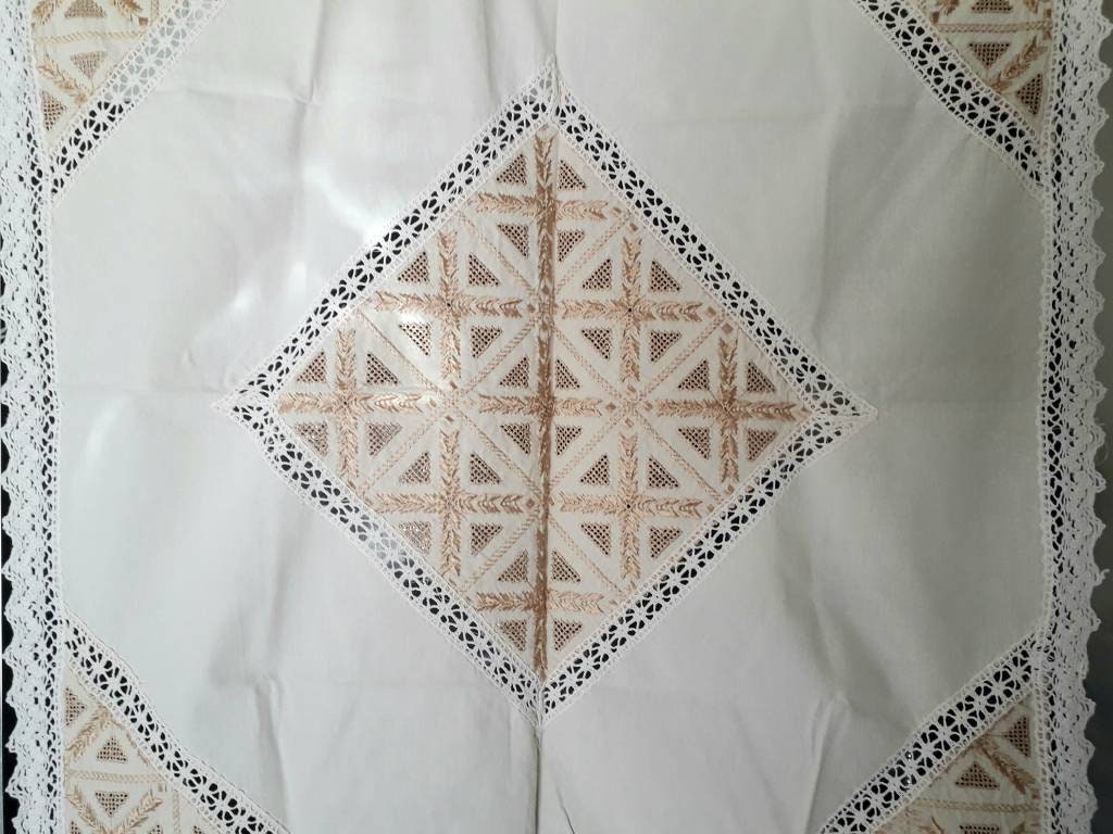 Edwardian hand made tablecloth in cream cotton and lace