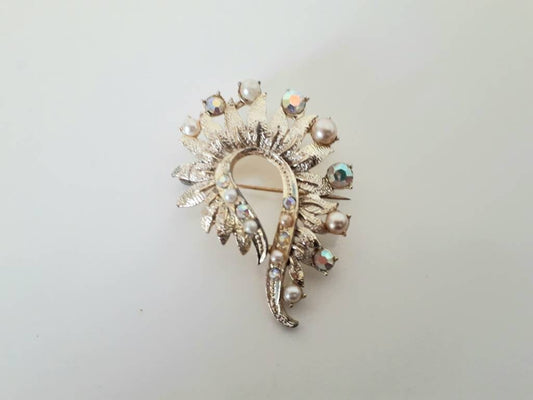 1950s goldtone and aurora borealis rhinestone and glass pearl leaf brooch