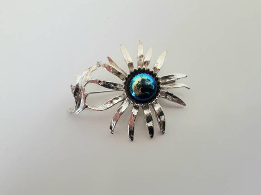 1950s goldtone metal and purple carnival glass flower brooch