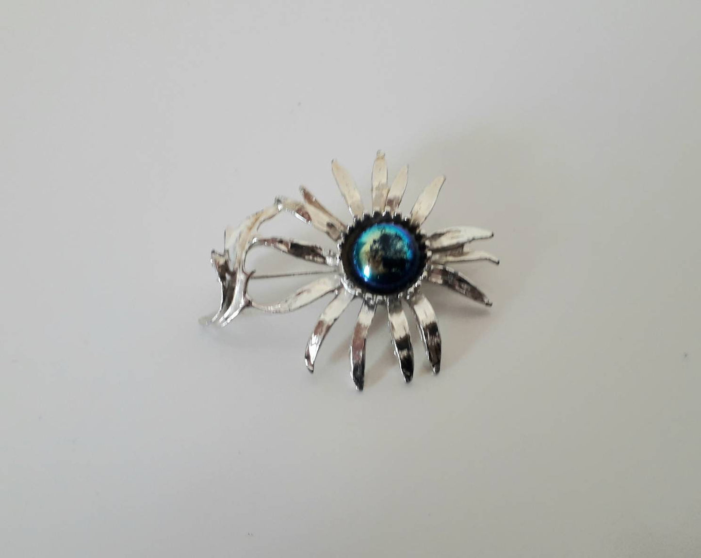 1950s goldtone metal and purple carnival glass flower brooch