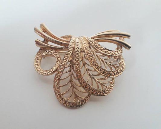 1950s goldtone marcasite style leaf or ribbon brooch