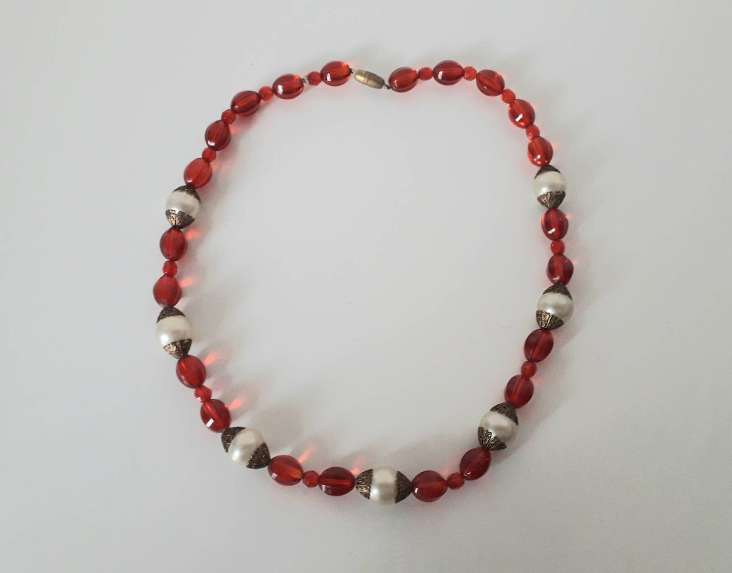 1950s red faceted crystal and glass pearl bead necklace