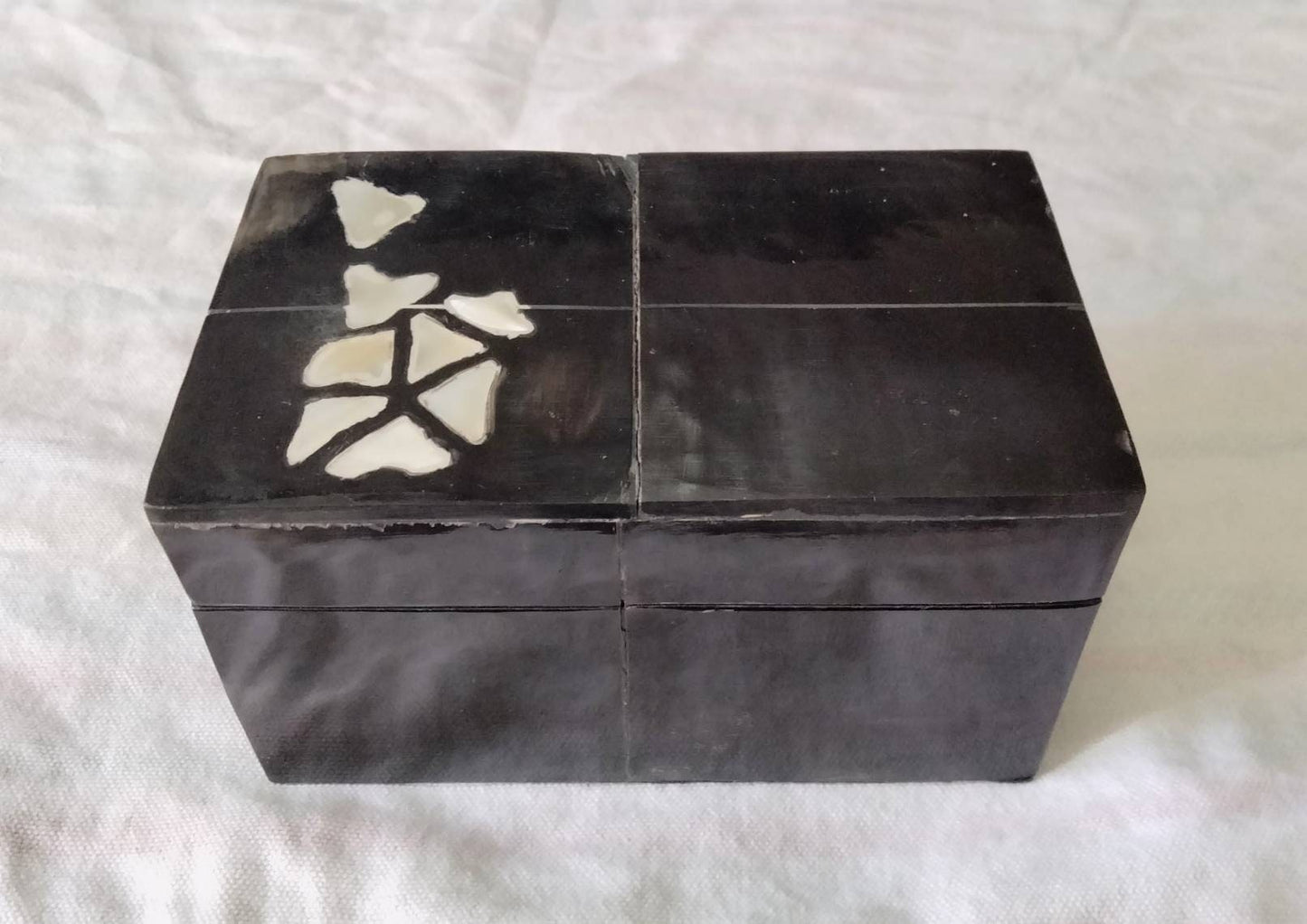 Black horn & mother of pearl detail small trinket box