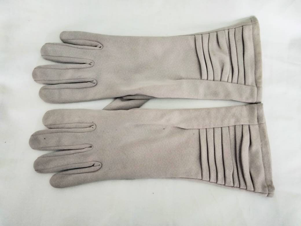 Vintage c1950s beige fleece lined ruched design ladies outdoor gloves M