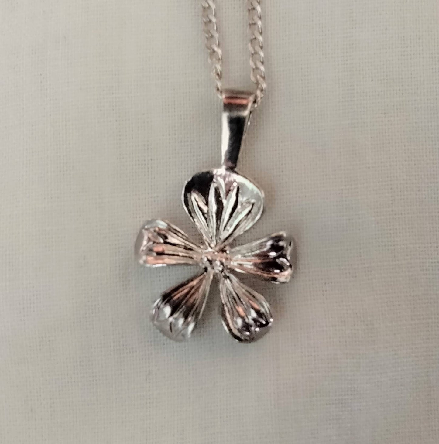 Late 20th century stamped 925 sterling silver textured flower pendant necklace