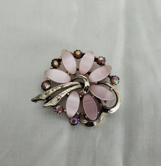 1950s goldtone pink cabochon & aurora borealis rhinestone brooch