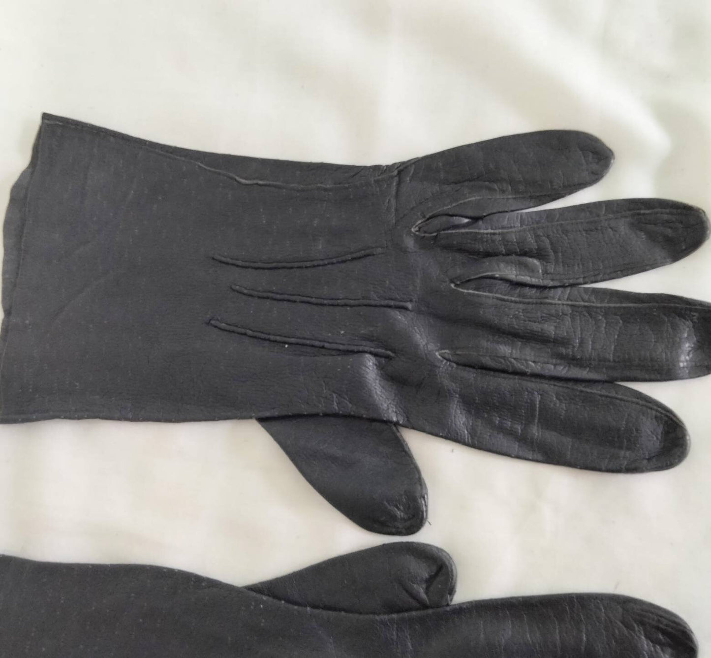 Vintage c1960s navy blue real leather ladies gloves medium
