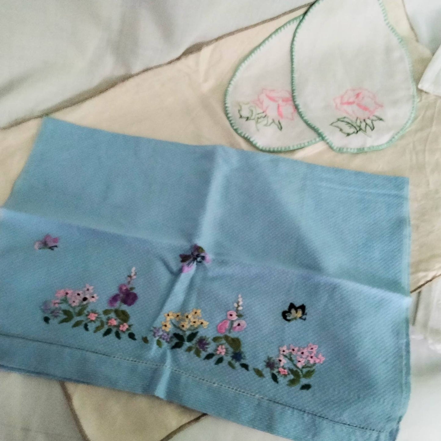 Lot of 6 hand made embroidered art deco tray cloths, mats & doilies