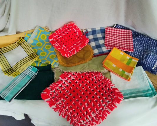 Lot of 19 mid century colourful tray cloths, mats & doilies