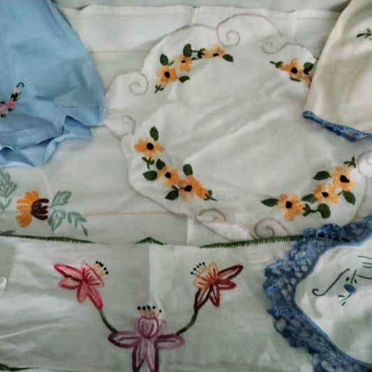 Lot of 9 hand made embroidered art deco tray cloths, mats & doilies