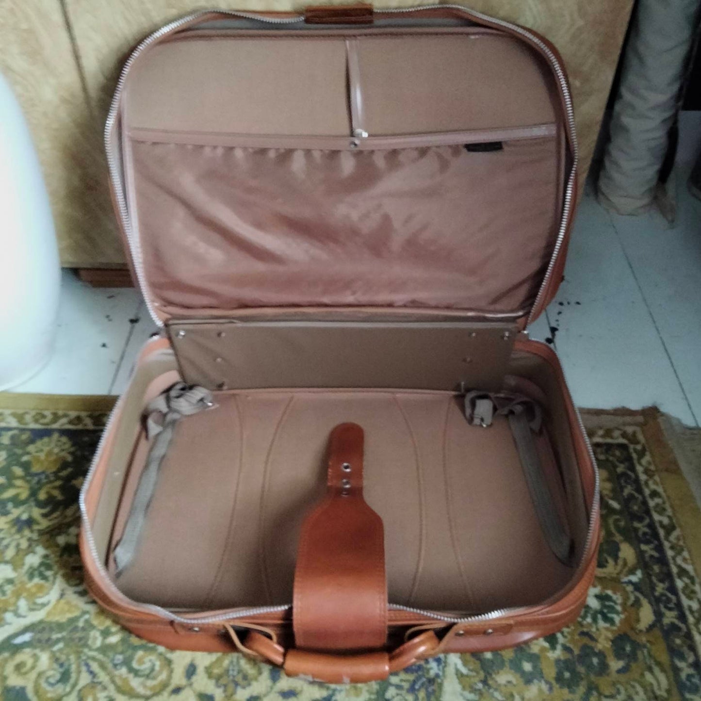 1970s Finesse tan brown leather effect suitcase 22.5"