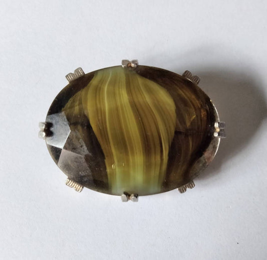 1950s goldtone & brown striped glass agate oval brooch