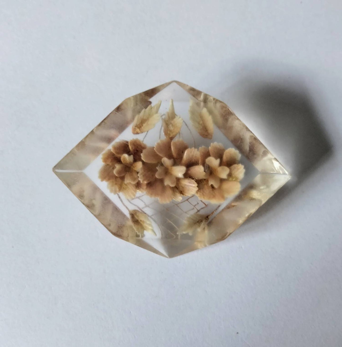 Vintage mid century 1960s moulded resin flower basket brooch pin