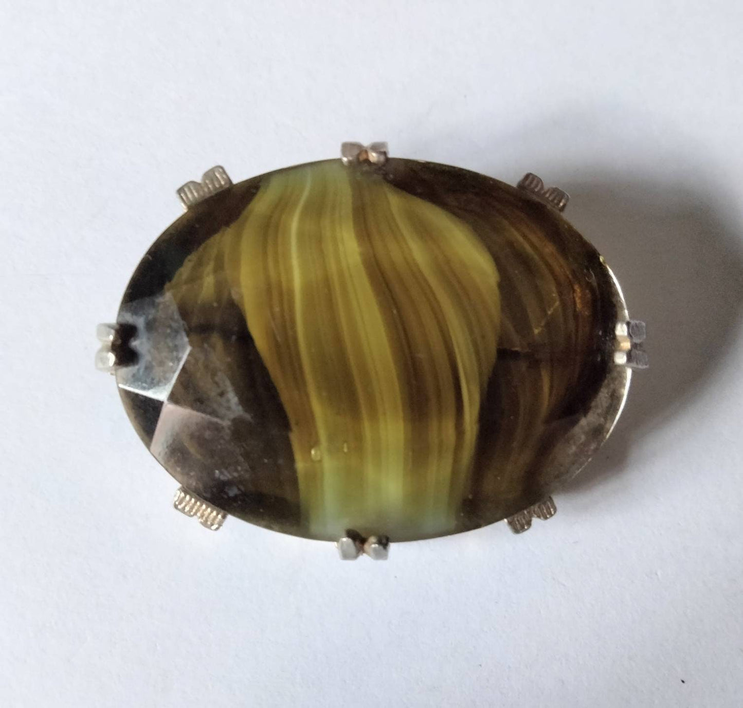 1950s goldtone & brown striped glass agate oval brooch