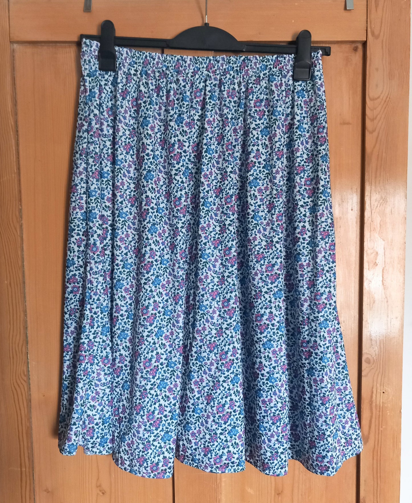 True vintage 1960s/70s Pink & Blue Flower Print Flared Skirt 16